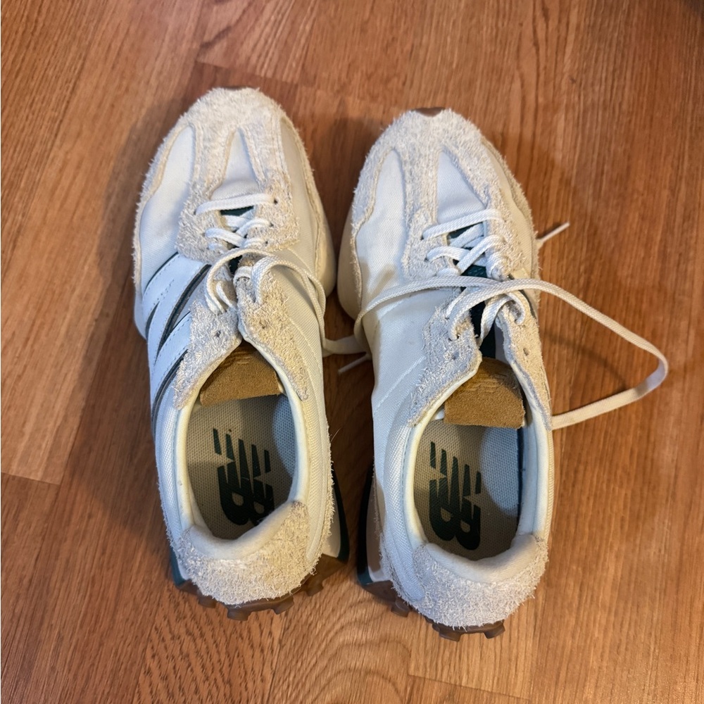 New Balance 327 Sneakers Size 7.5